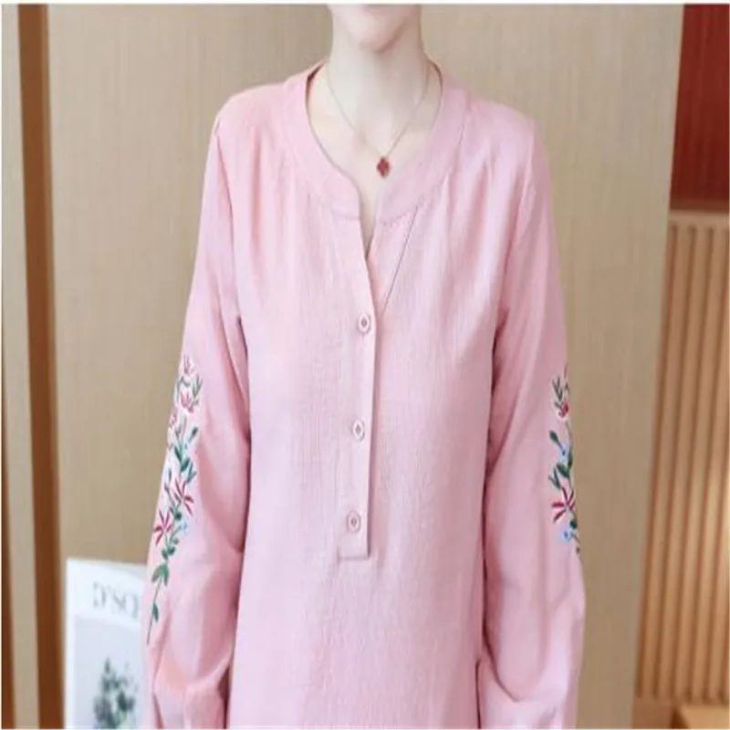 

Fashion Embroidery Flower Women Shirt Spring 2020 Short Basic Tops Female Long Sleeve V-Neck Button Shirt Femme Streetwear M425