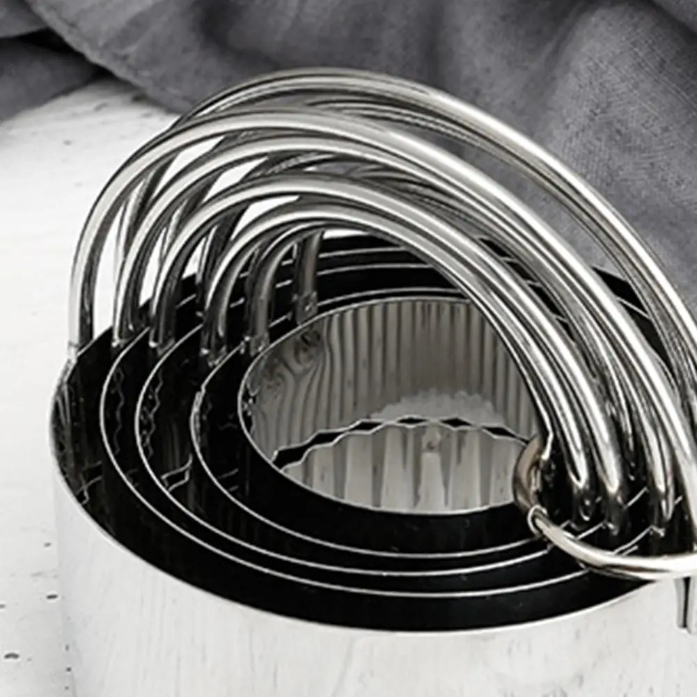 

5 Pcs/Set Biscuit Cutter Non Stick Anti-rust Stainless Steel Round Cookie Cutter Set for Kitchen Bakeware Baking Mould Tools
