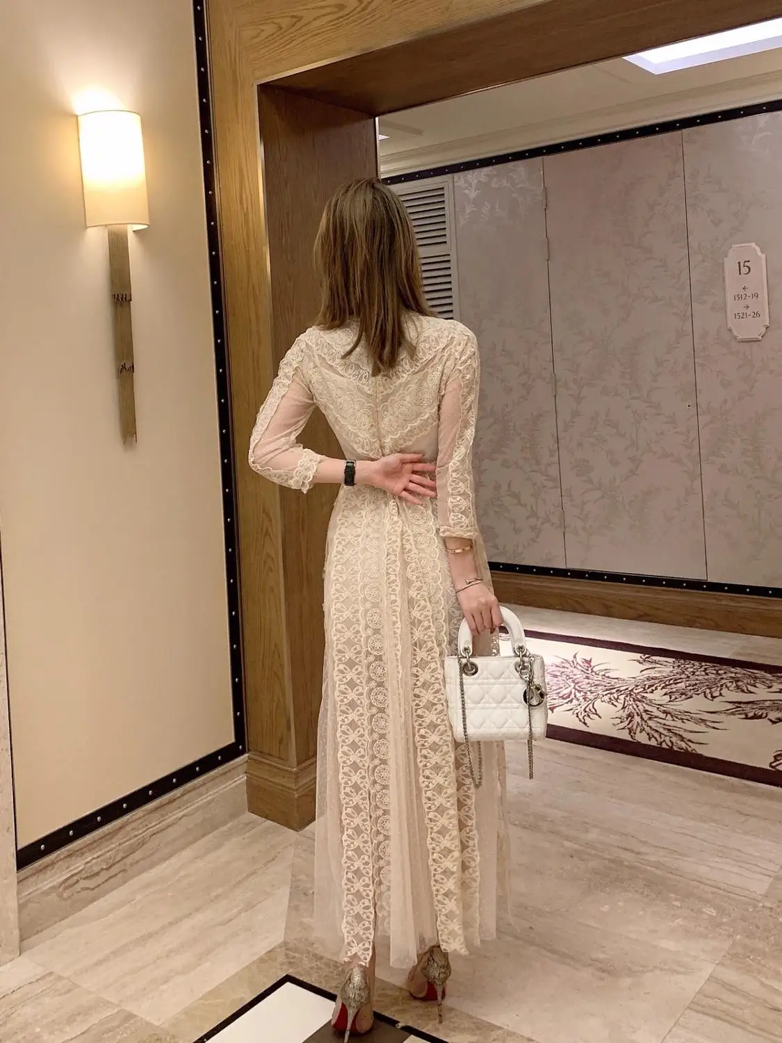 

Women Chic Lace Panels Decorated Mesh Dress Fashion Long Sleeve Party Dress
