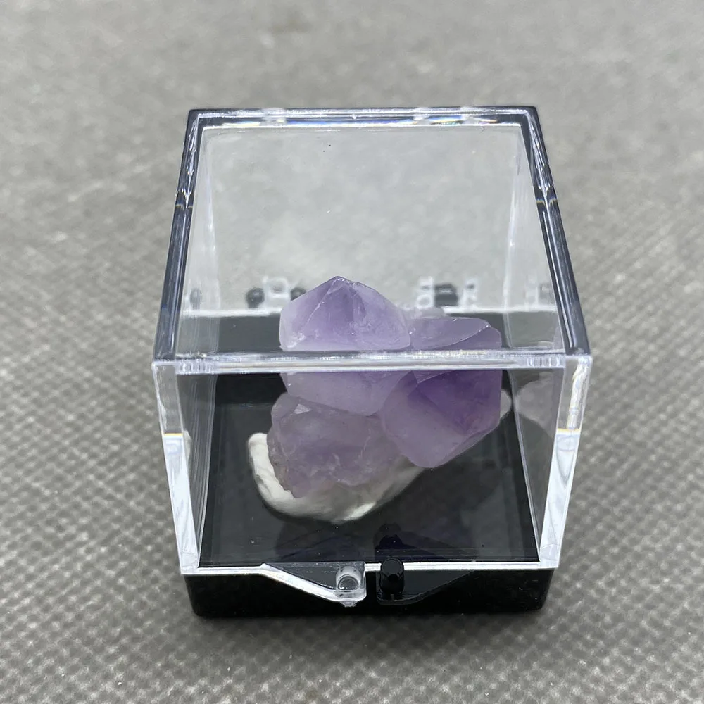 

The natural purple crystal is very beautiful + box 35*35*35mm 5#