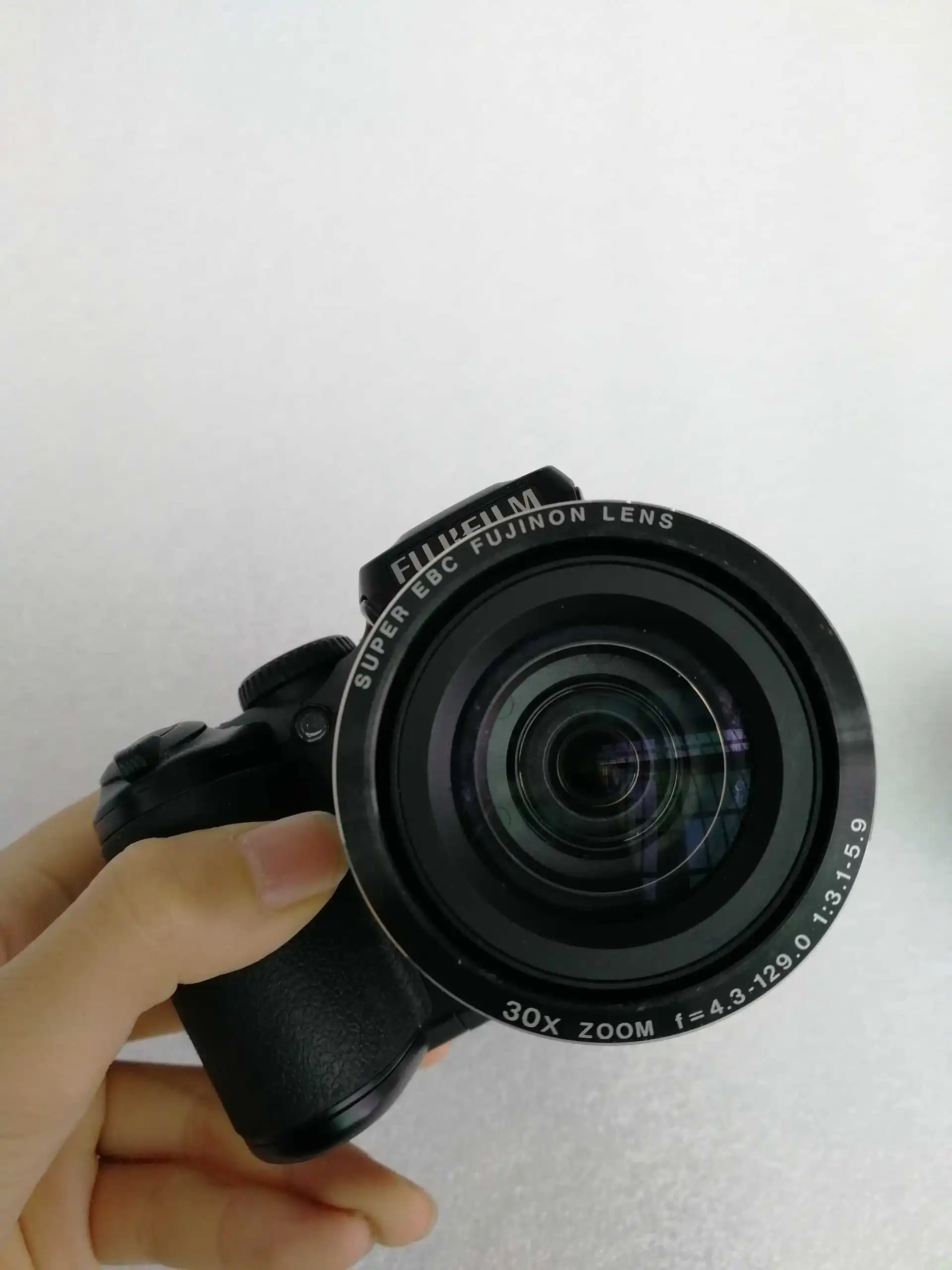Подержанная цифровая камера Fujifilm FinePix S4850 черная 16 Мп с 30-кратным оптическим зумом