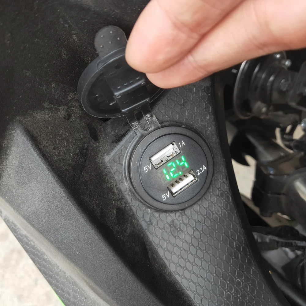

For Kawasaki VERSYS X-300 VERSYS 650 NINJA400 650 N12V 30A Motorcycle Dual USB interface Digital Display Charger Adapter Port