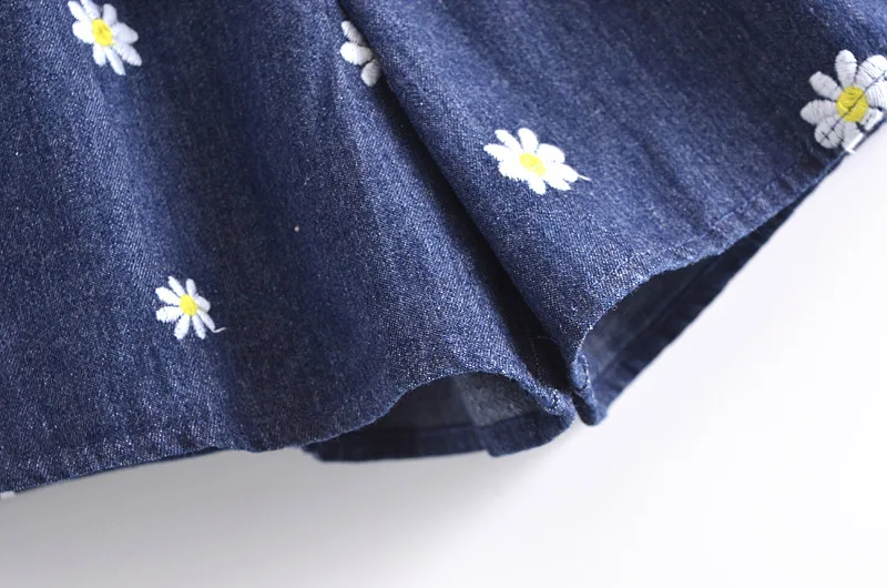 

The New One-word Collared Daisy Embroidered Short-sleeved Jumper Shorts