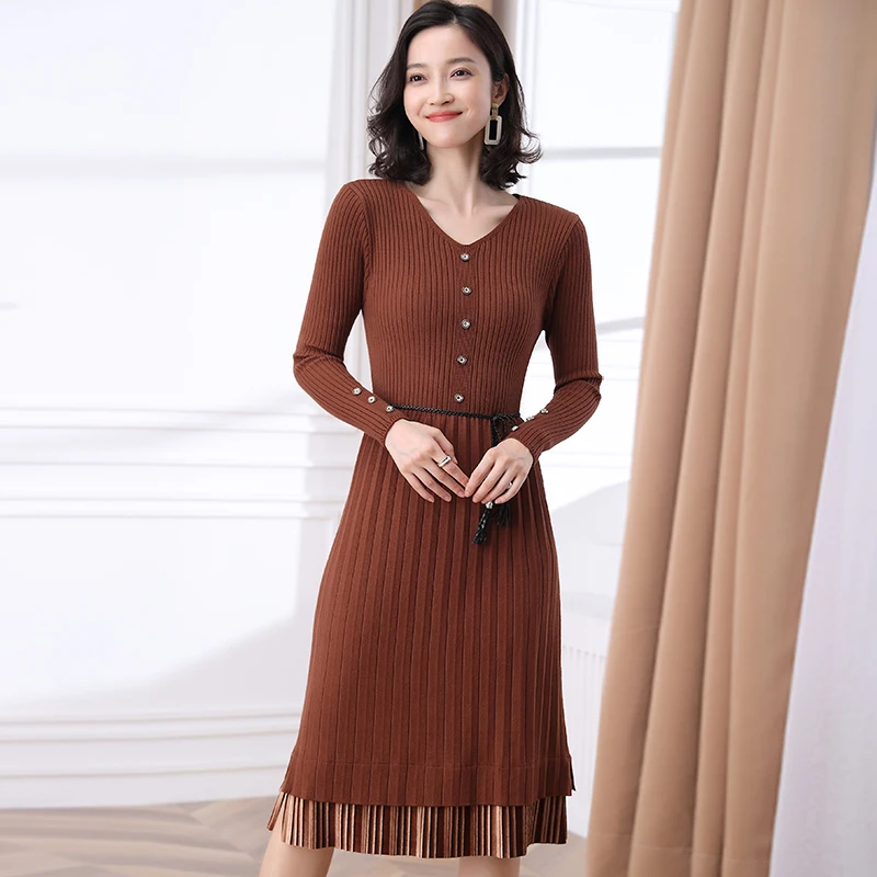 Женское трикотажное платье свитер длинное бархатное составного кроя с длинным