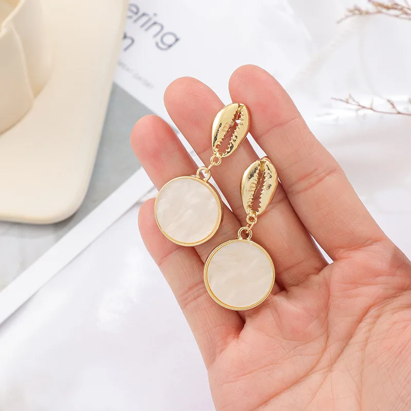 

South Korea Retro Contracted Gold-Plated Shell acrylic Earring Fashionable Dangling Minimalist Wedding Jewelry Earring Lover