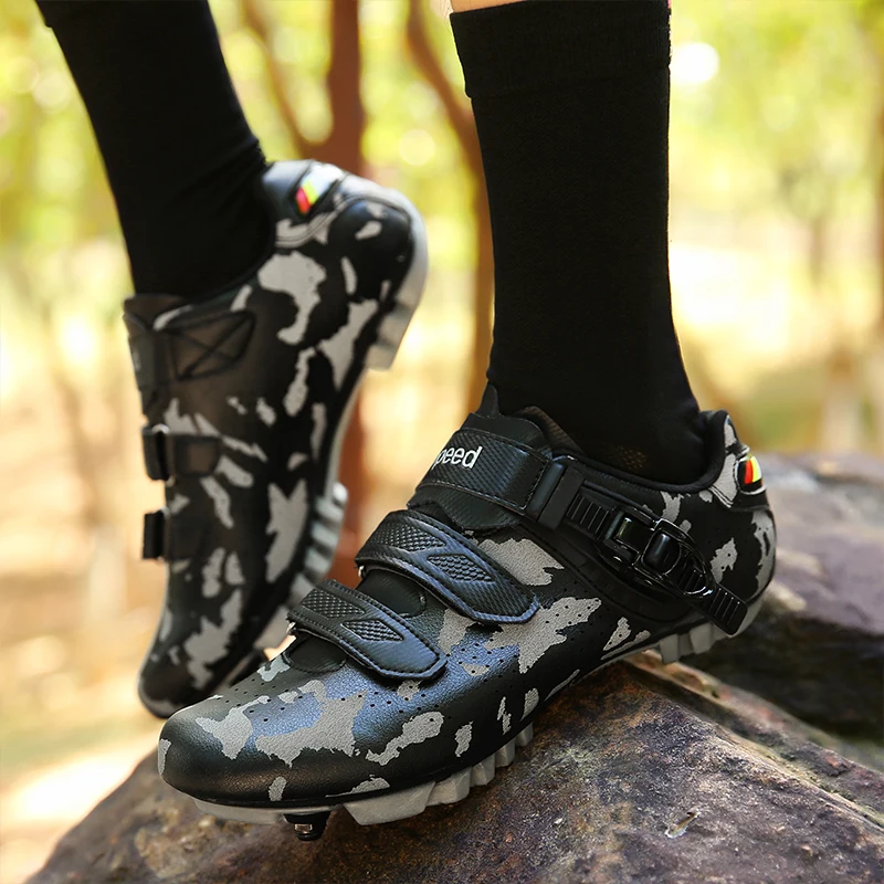 spesifikasi Sepatu Sepeda Kualitas Tinggi Sepeda Gunung Mengunci Sendiri Anti-selip Sepatu Sepeda Balap Jalan Sepatu Olahraga Sejuk Ultraringan Pria