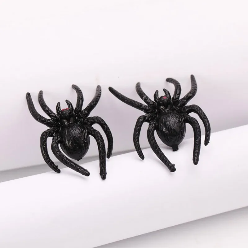 

Punk Spider Stud Earrings Personality Resin Black Halloween Spiders Earrings Funny Horror Jewelry for Women Halloween Party Gift