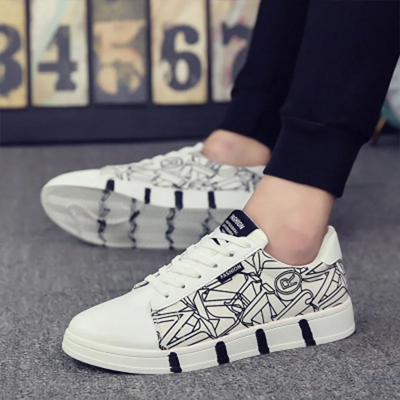 2019 Skateboarding Shoes Men Sneakers Soft Breathable Lace Up Sport Shoes For Men canvas flats male Zapatillas Hombre size 39-44