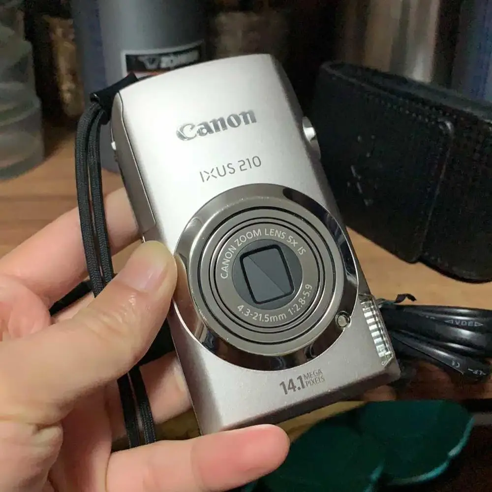Б/у компактная камера Canon IXUS 210 CCD со встроенной вспышкой и сенсорным экраном