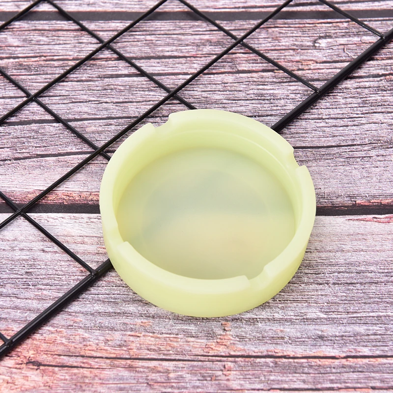 

1pcs Glow In The Dark Luminous Silicone Soft Ashtray For Smoking Cigarette Cigar