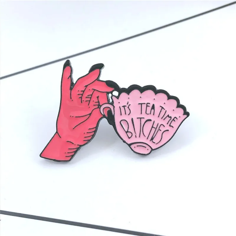 Это время чая розовая чайная чашка искусственная красная рука кофе значок
