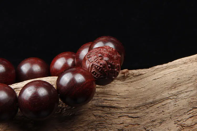 20 мм Lobular красная вырезка из сандалового дерева PiXiu бусы Тибет браслет