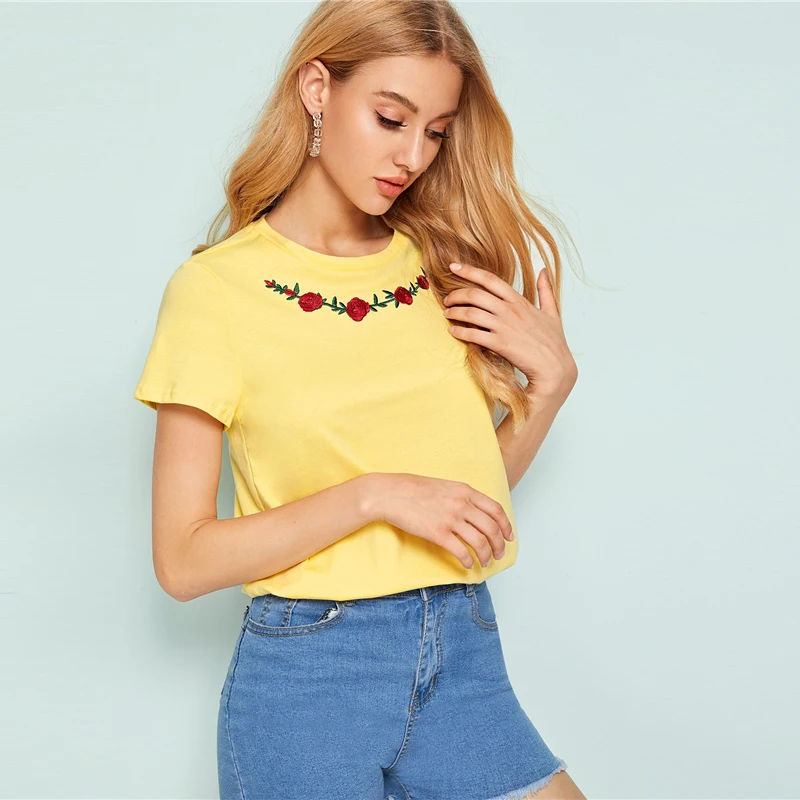 SHEIN женская футболка с вышитым цветочным принтом, женская одежда, топы, Повседневная летняя футболка с круглым вырезом и коротким рукавом