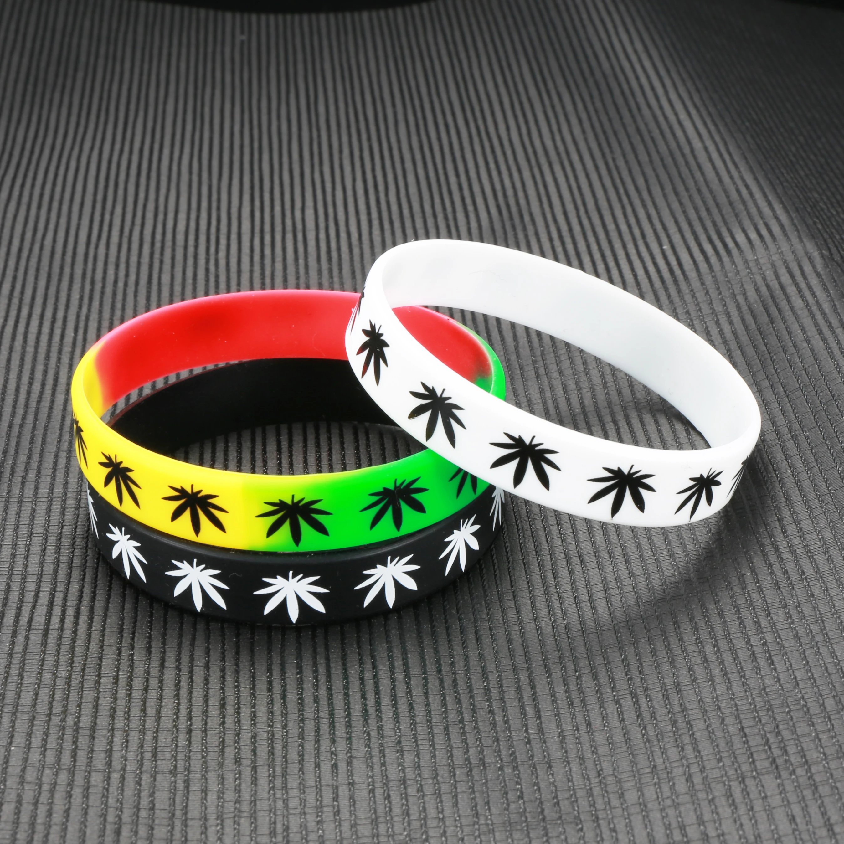 2pcs Leaves Jamaica Weed Rasta Reggae Silicone Bracelet&Bangles Black White Color Wristband Fashion Jewelry