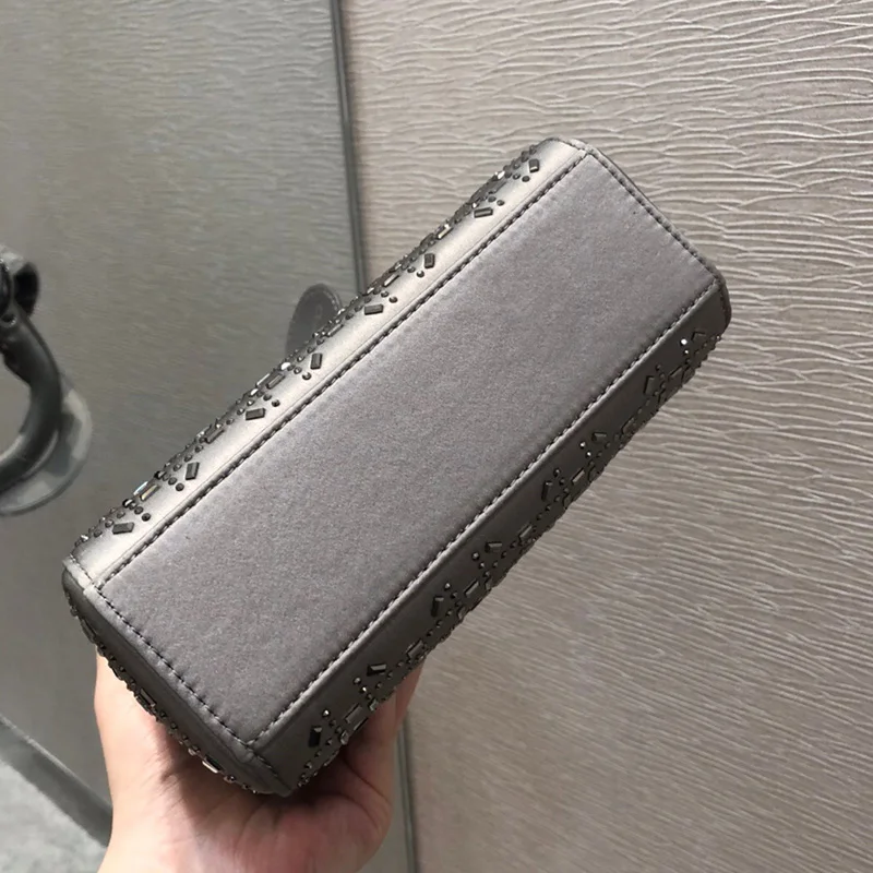 

Retro rivets geometric patterns large-capacity leather handbags ladies new fashion all-match single-shoulder messenger bag