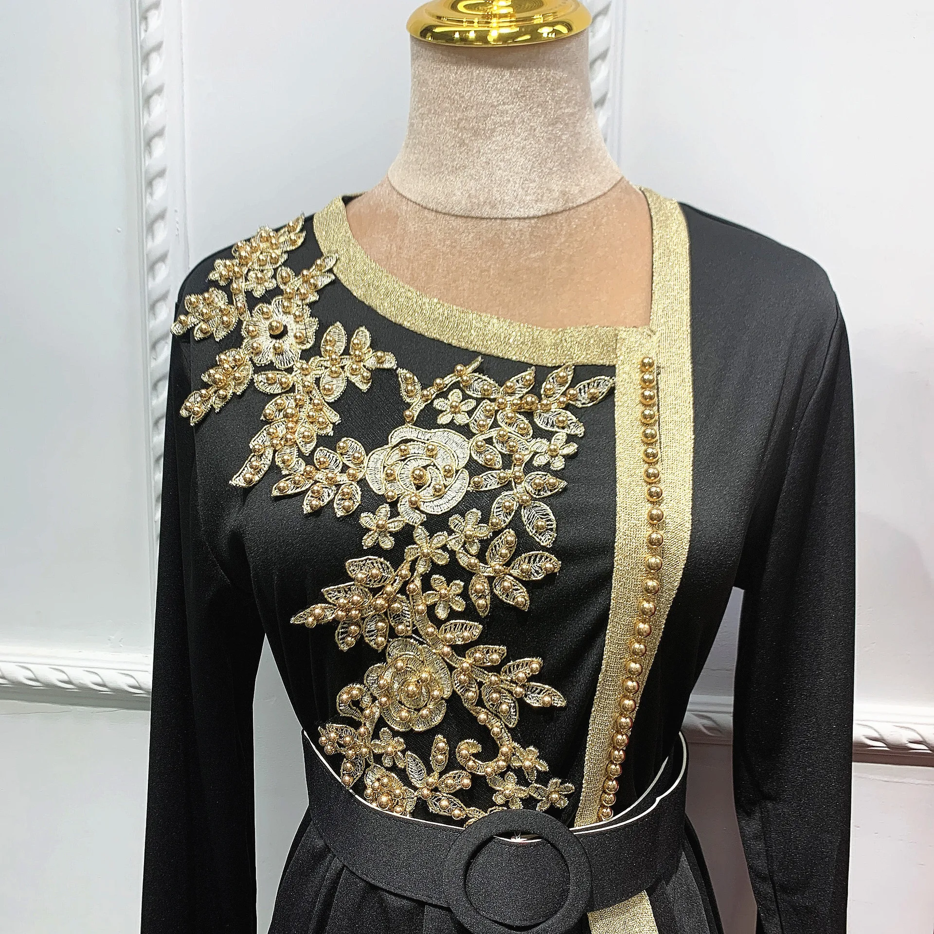 

2021 Latest Dubai Abaya Turkish Muslim Fashion Embroidered Beaded Long Slim Dress Cafetan Marocain European Ladies Clothing