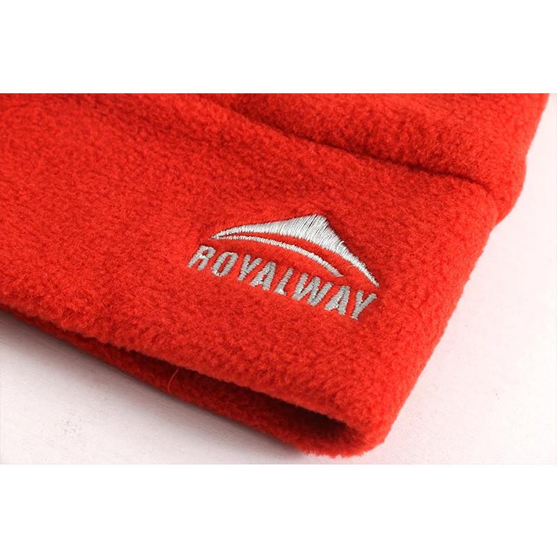 Модная ветрозащитная теплая шапка ROYALWAY для занятий спортом на открытом воздухе