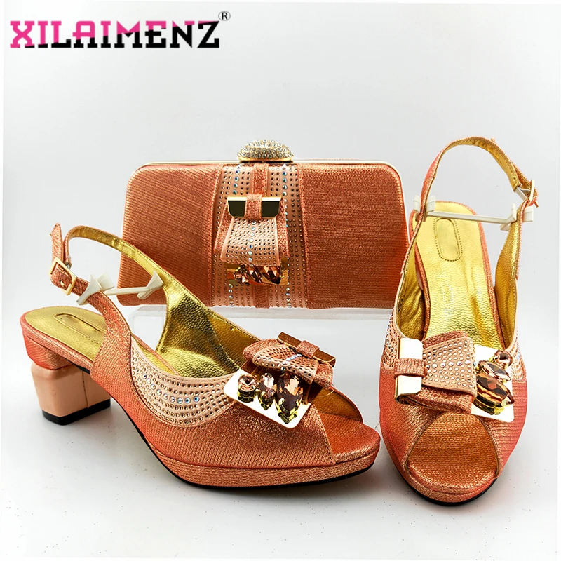 Новое поступление комплект из итальянских туфель и сумочки персикового цвета