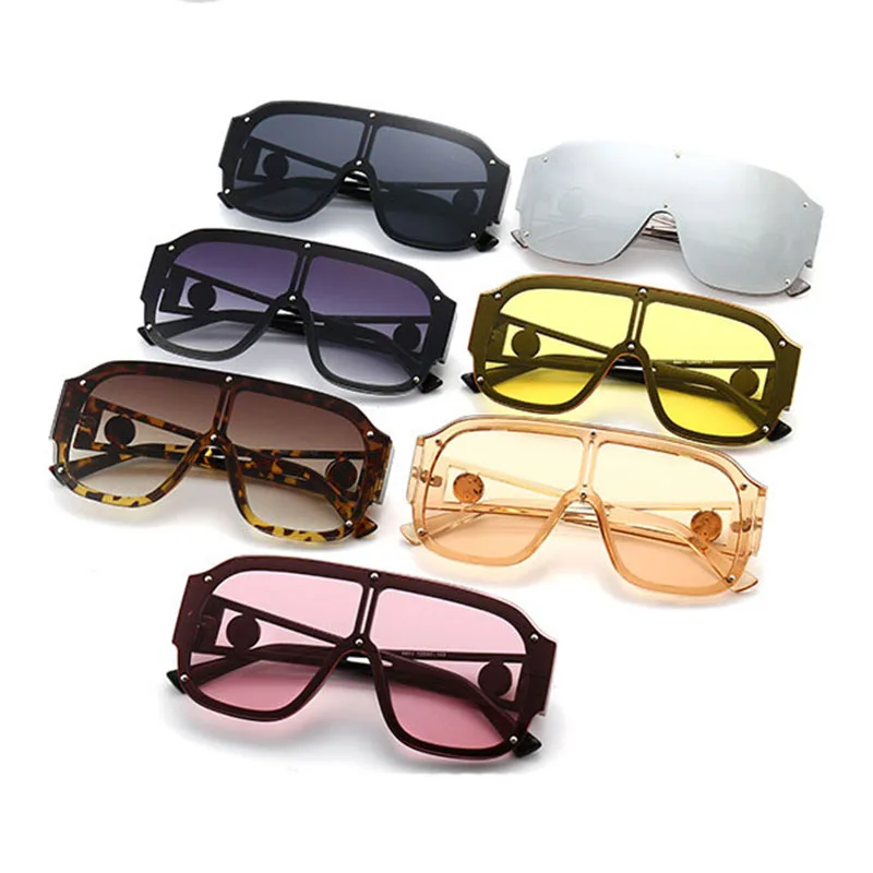 

Fashion Luxury Brand Oversized Square Sunglasses Men Women Vintage Metal Big Frame Sun Glasses Mirror Rivet Shades UV400 Goggle