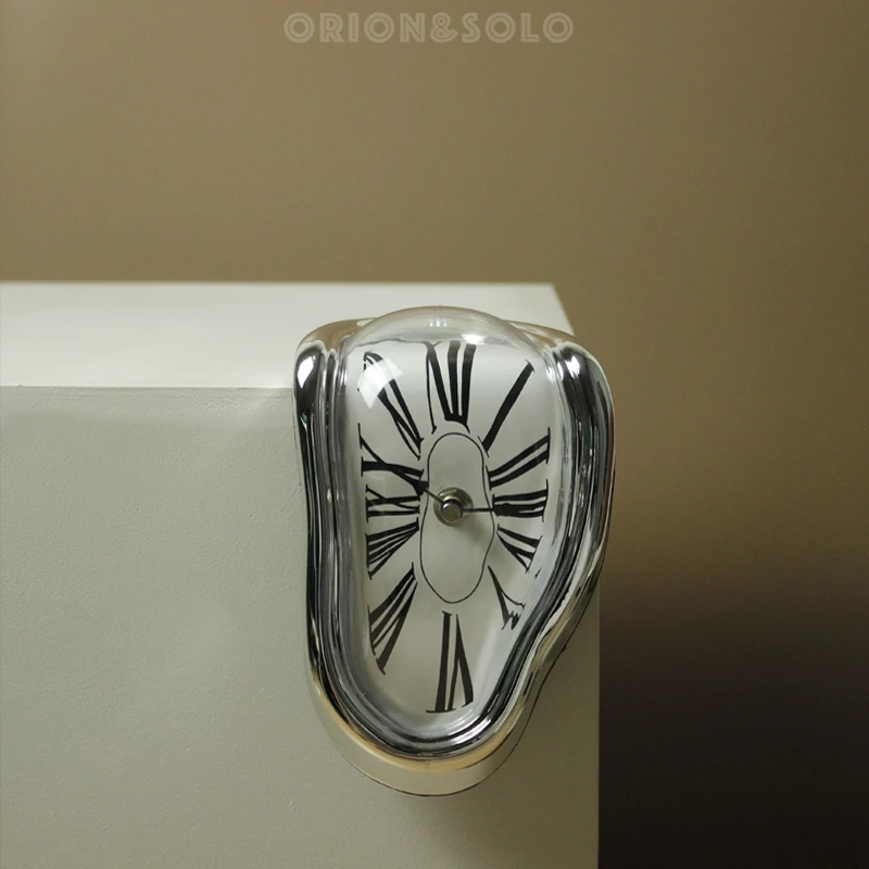 

Silent Dali twisted art clock special shaped melting wall clock ornaments