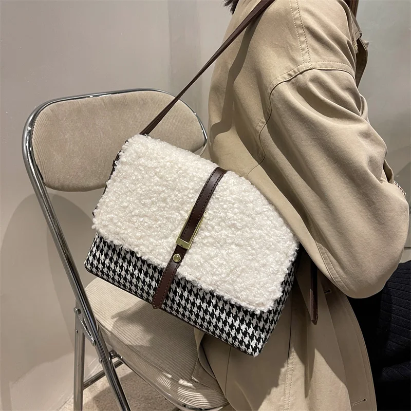 

2022 New Vintage Women Plaid Flock Shoulder Bags Female Flap Crossbody Bags Luxury Brand Designer Messenger Bags Cheetah Handbag