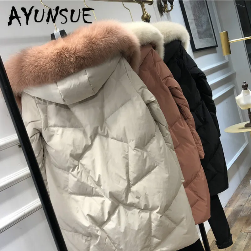 Зимнее пальто AYUNSUE женское пуховое с большим меховым воротником куртка на белом