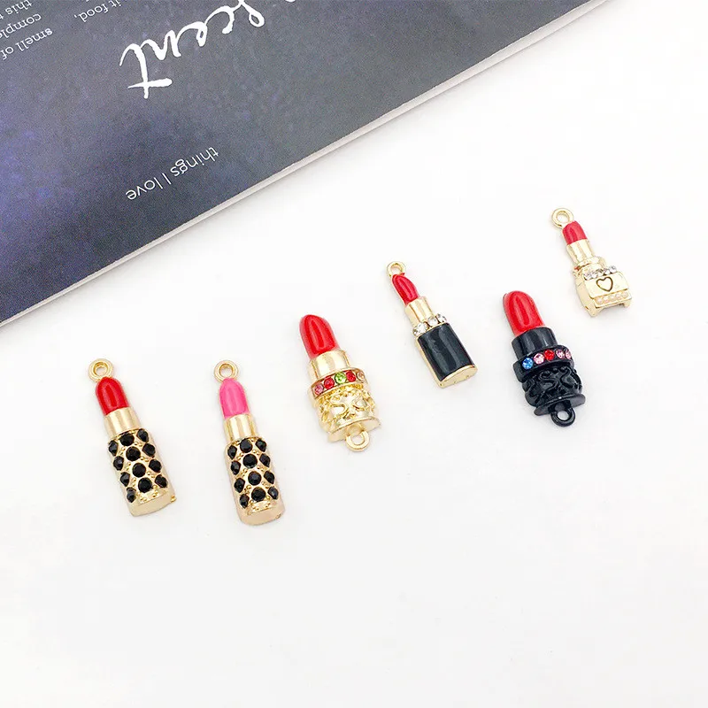 Красный 33 шт эмалированный макияж амулеты смешанные женские губные помады сплав