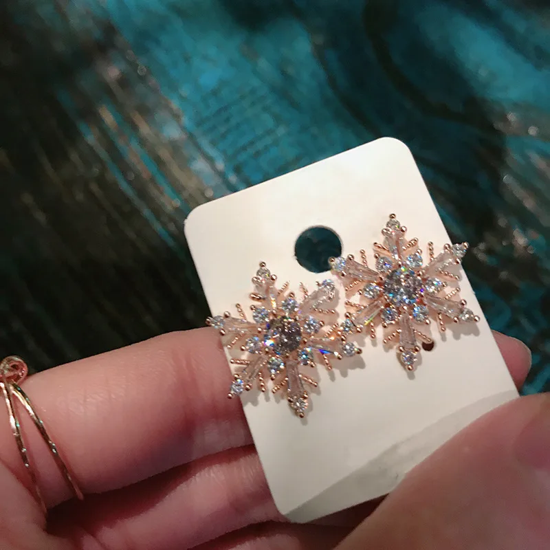 

Korean New Winer Trendy Elegant Shiny Zircon Snowflake Stud Earrings For Women Daily Personality Accessories