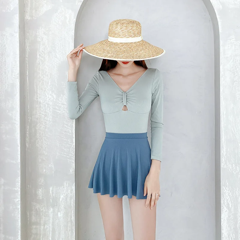 

2021 New Korea Style One Piece Swimwear Women Solid Swimwear Swimsuit Long Sleeve Bathing Suit Sexy Beachwear Swimskirt