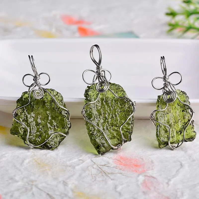 Лидер продаж A + натуральный форма зеленый аэролиты кристалл камень кулон энергии