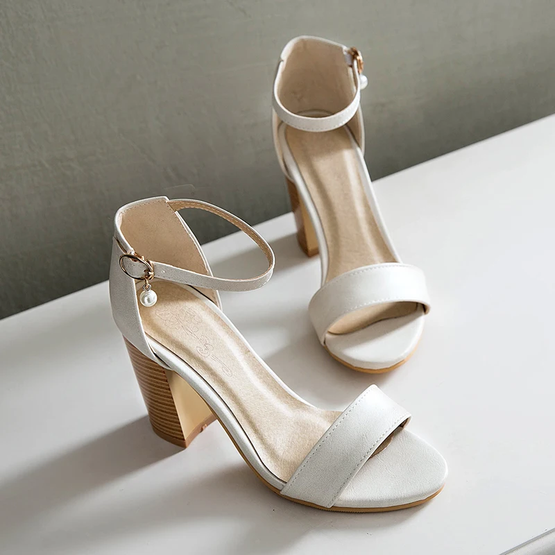 Женские босоножки с ремешком на щиколотке толстом каблуке пряжкой открытым