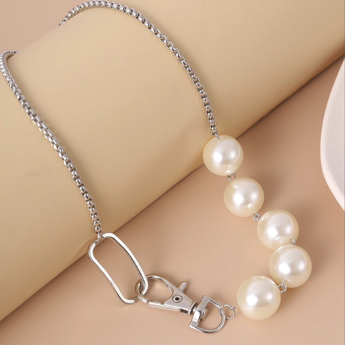 

SHIXIN Charms Big Pearl Beads Choker Necklace Colar for Women Fashion Short Necklace Neck Collier Femme 2020 Jewelry Trendy Gift