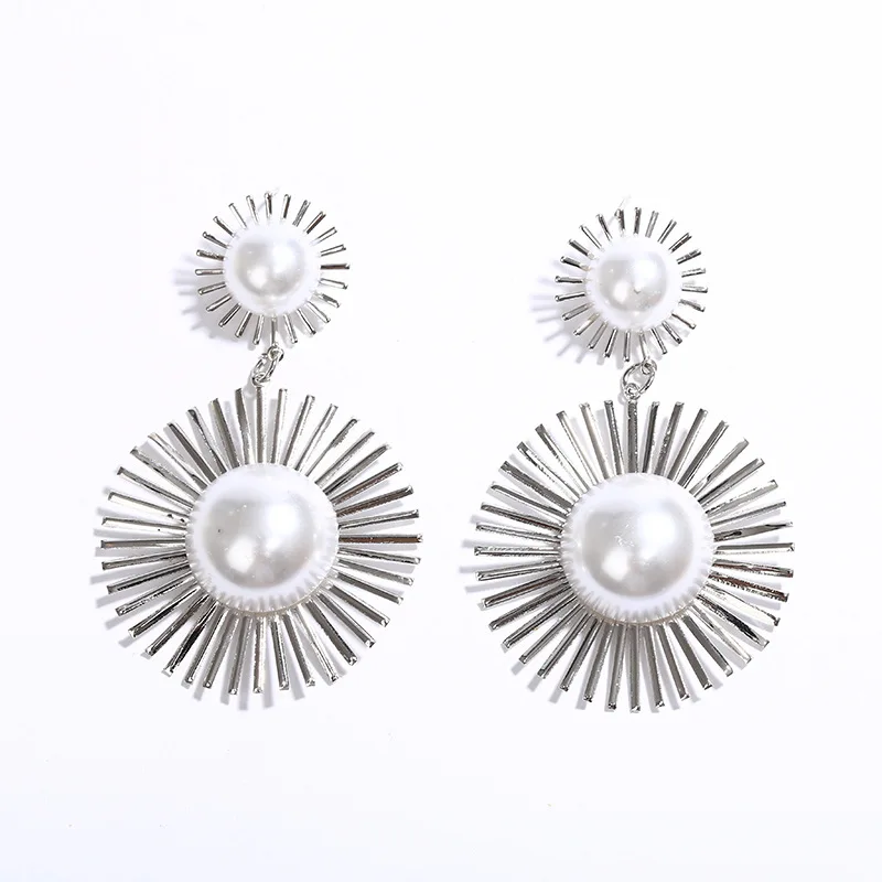 

European And American New Fashion Big Pearl Earrings Metal Hollow Flower Temperament Fashionable Earrings