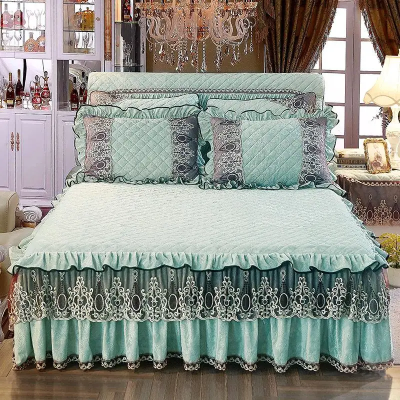 Комплект постельного белья с флисовой теплой юбкой кружевное покрывало для