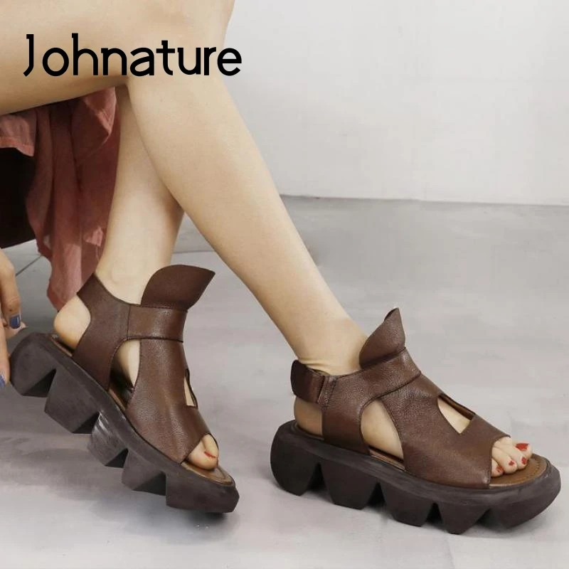Женские сандалии в стиле ретро Johnature из натуральной кожи на липучке плоской