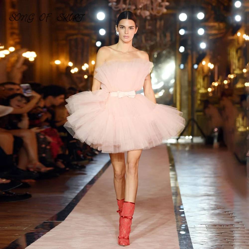 

Sexy Scalloped Collar Cocktail Dresses Mini Backless Blush Powder Women Short Catwalk Gown Vestidos De Fiesta De Noche Corto