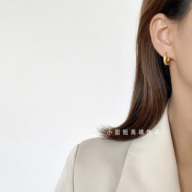

Small earrings cold wind simple brass gold-plated earrings