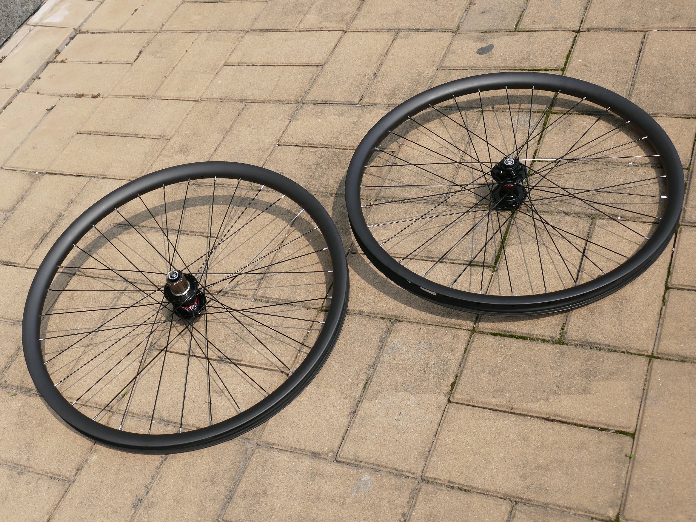 

CW10 High Quality Full Carbon 29ER Mountain Bike Bicycle Cycling Clincher Wheelset ( for Disc brake )