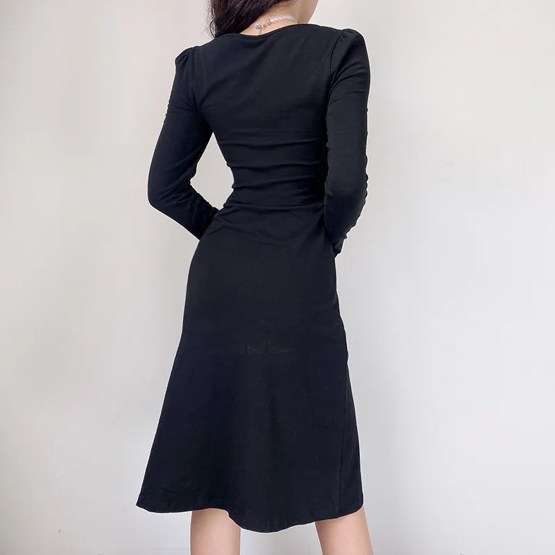 Женское винтажное платье с запахом черное квадратным вырезом разрезом высокой