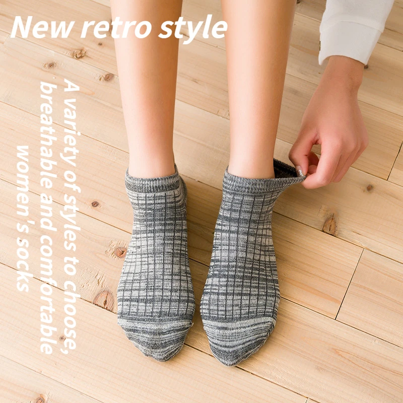 

2 Pairs of Cotton Women's Boat Socks Spring And Summer New Retro Style Women's Socks Solid Color Breathable Popular Socks