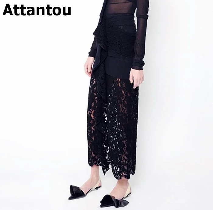 Белые черные кожаные туфли лодочки на шпильке с острым носком и ремешком сзади