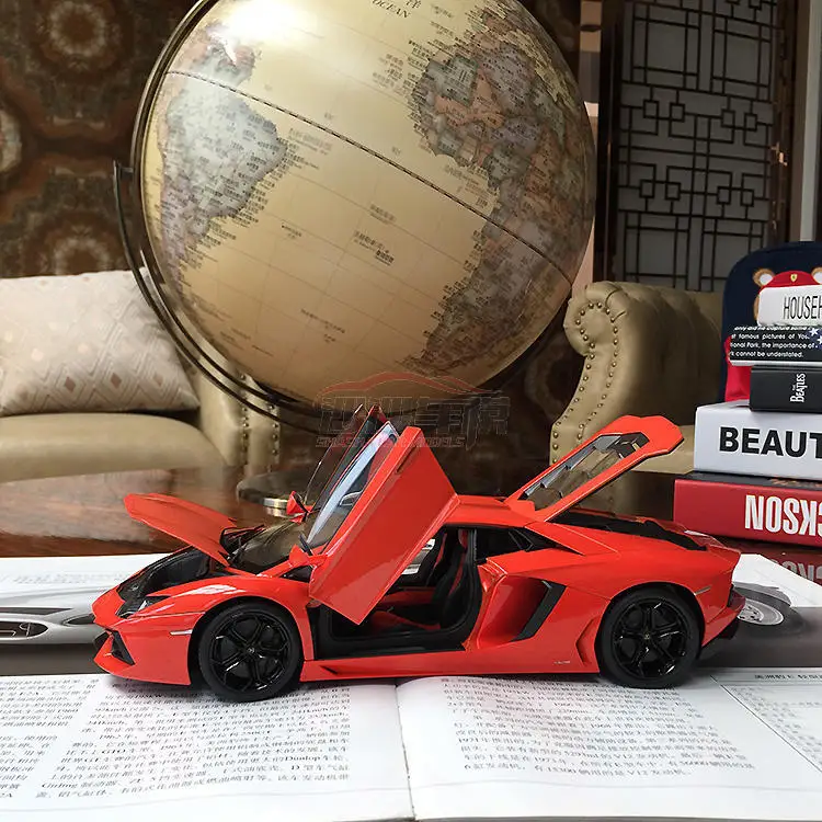Модель автомобиля из сплава 1/18 коллекция украшений для дома подарок на день