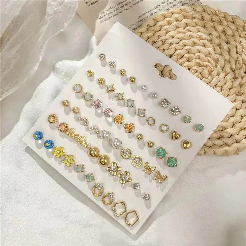

30Pairs/Set Earrings For Women Mixed Styles Pearl Butterfly Flower Rhinestone Geometric Elegant Stud Earrings Set Jewelry Gifts
