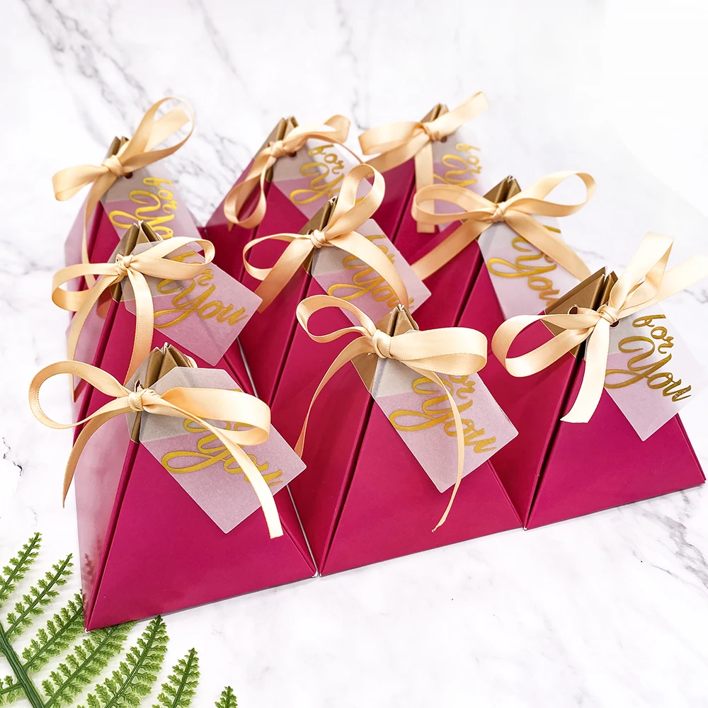 Розовая красная треугольная коробка конфет в стиле пирамиды Свадебные вечерние