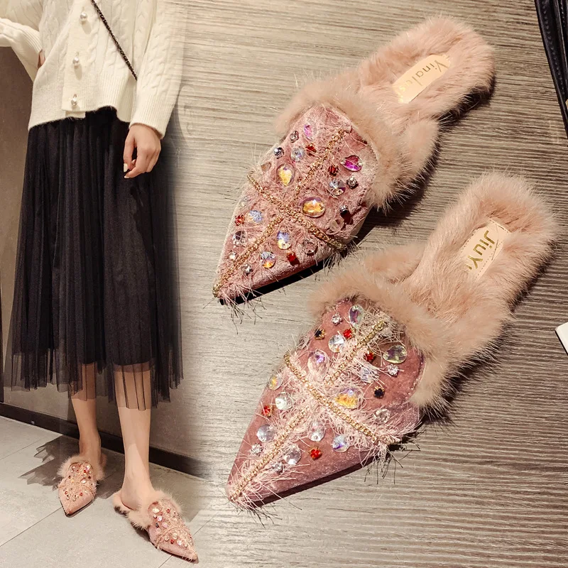 Блестящие тапочки шлепанцы с металлической цепочкой украшенные блестками