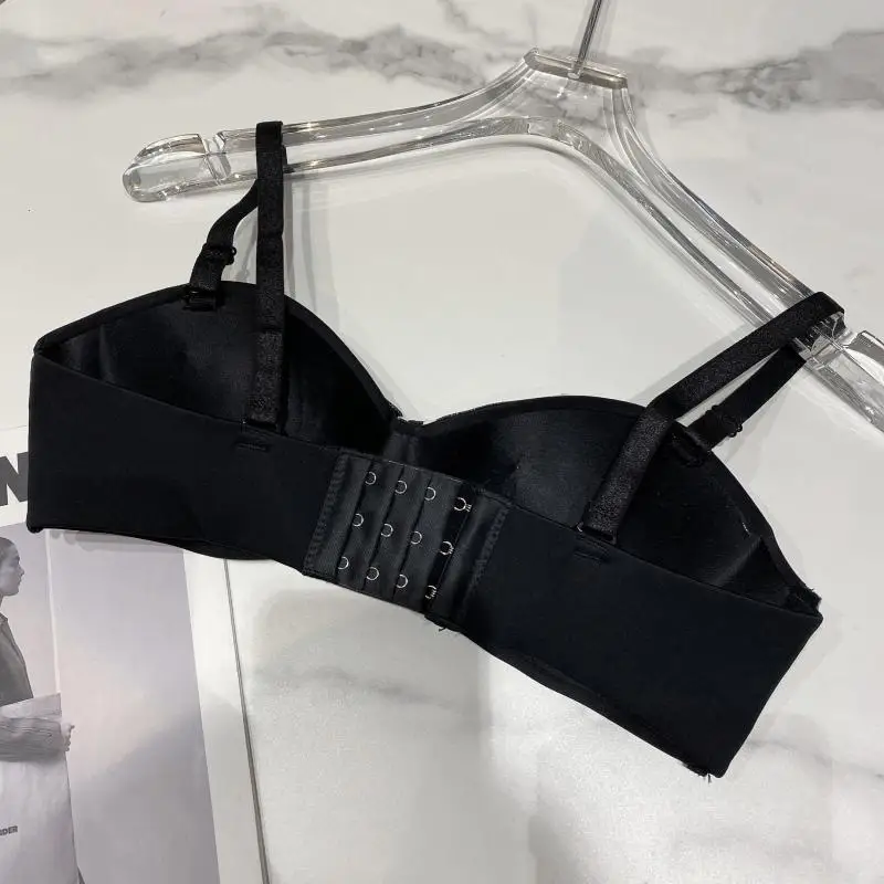 

2021 Summer Outer Wear Bras New Fashionable Letter Label Patch Design Adjustable Shaping Push Up Tube Top Underwear for Women