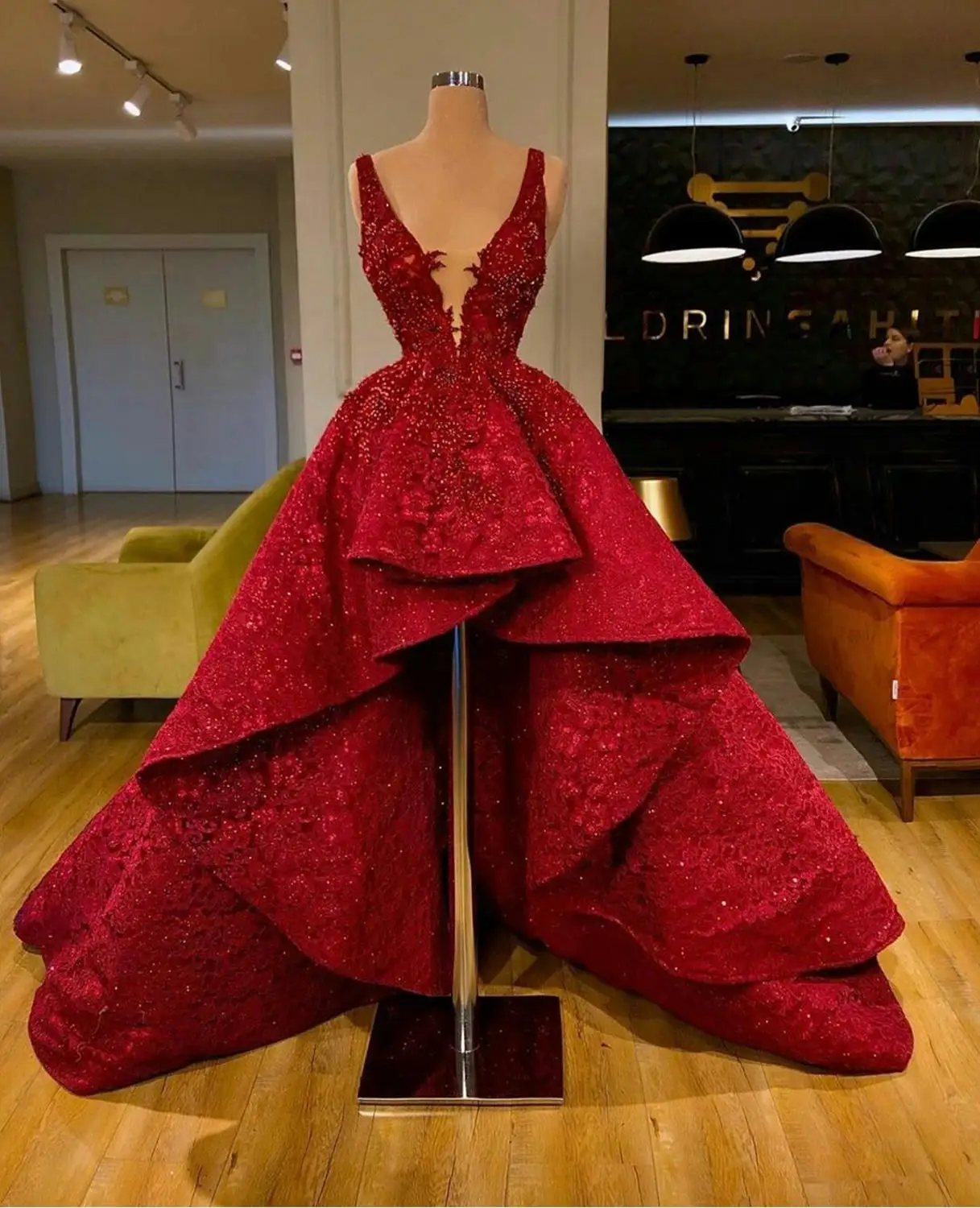 2020 Luxury Red Prom Dresses Deep V Neck Lace Appliqued Bead Formal Dress Custom Made High Low Evening Gowns Party Wear