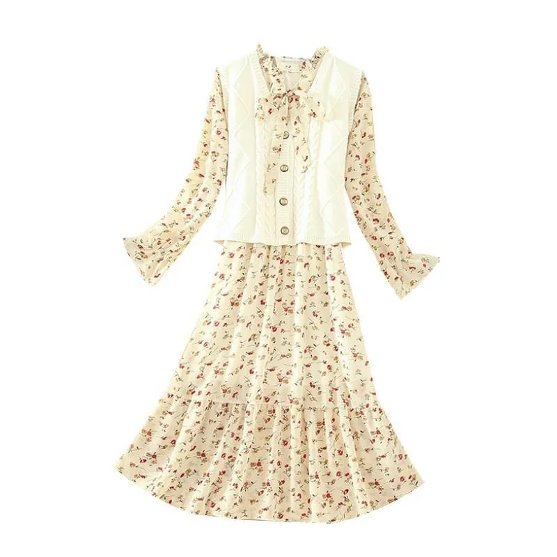 Модное платье с вязаным кардиганом свитер жилет весна-осень 2021 шифоновое