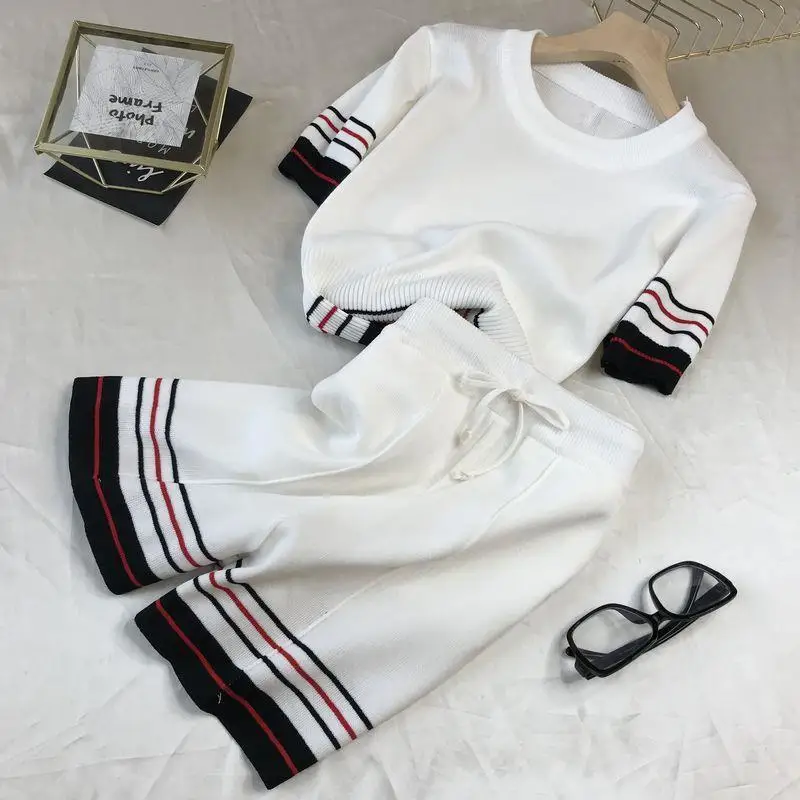 

White Two Pieces Sports Suit Female Short Sleeve Round Neck Stripe Tops+High Waist Shorts Women Tracksuit