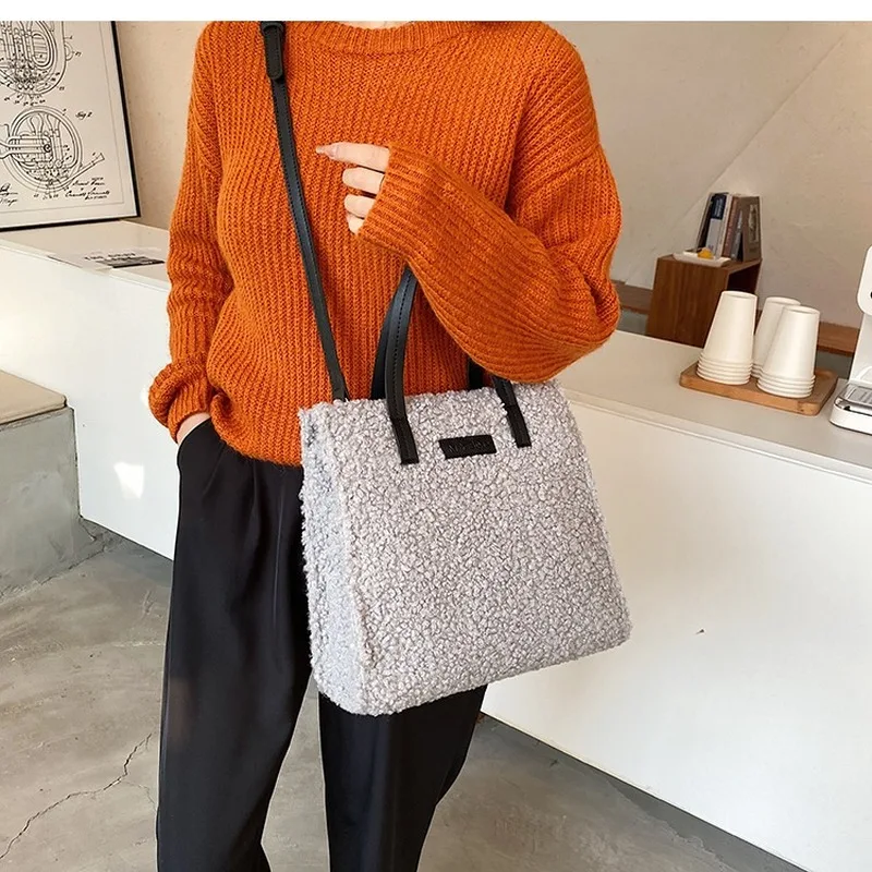 

2021 New High-quality Plush Large-capacity Bag Female Trendy Fashion Lady Retro Portable Tote Bag Brand Designer Messenger Bag